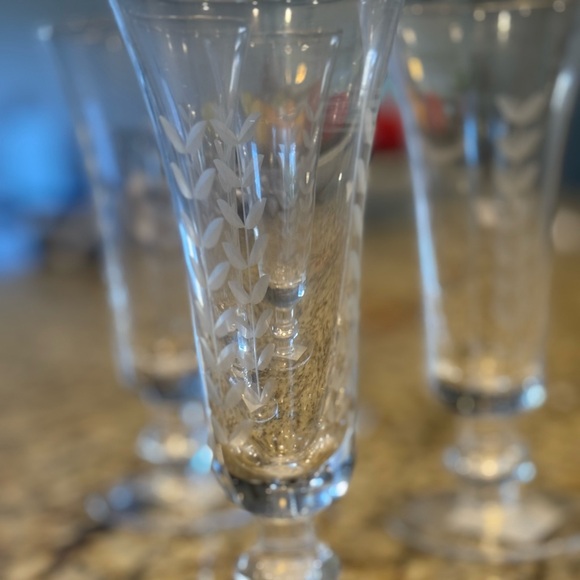 Etched Champagne Glasses NWT - Picture 2 of 3